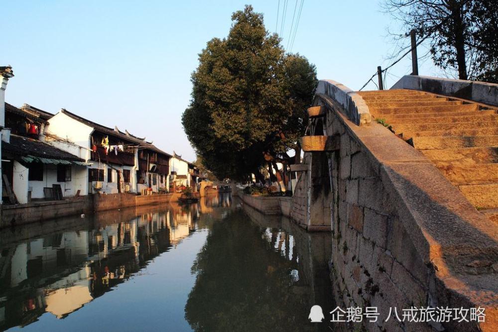 逃出足球场