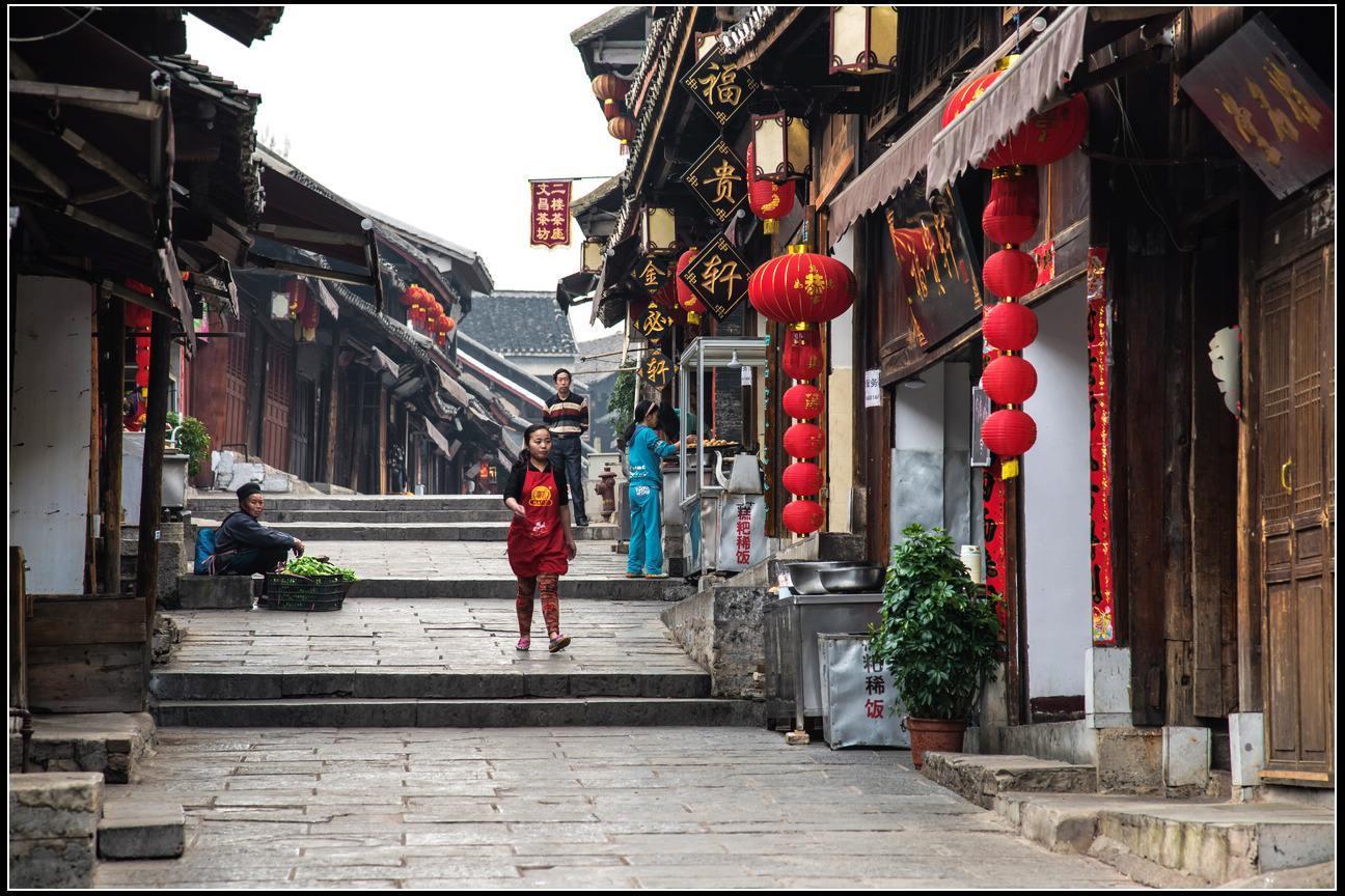 强奸杀人潜逃,多年之后终被抓,现场画面